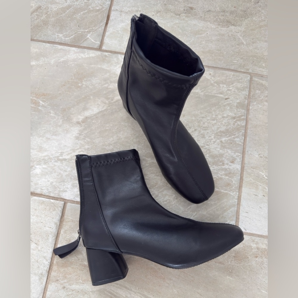 Elegant Black Ankle Boots